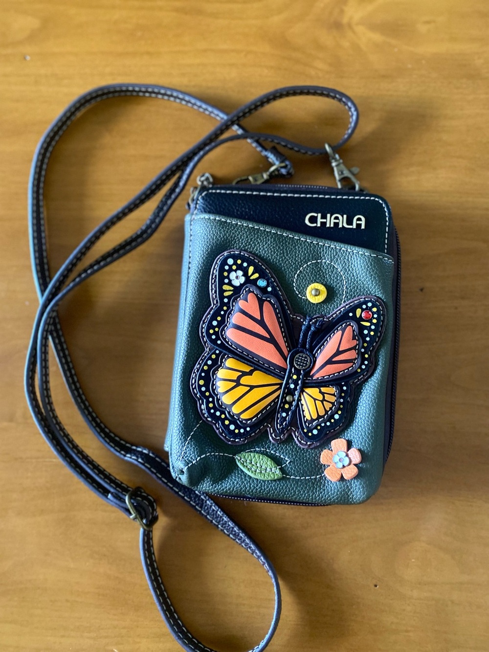 Chala Green Leaf Charm Crossbody Wallet